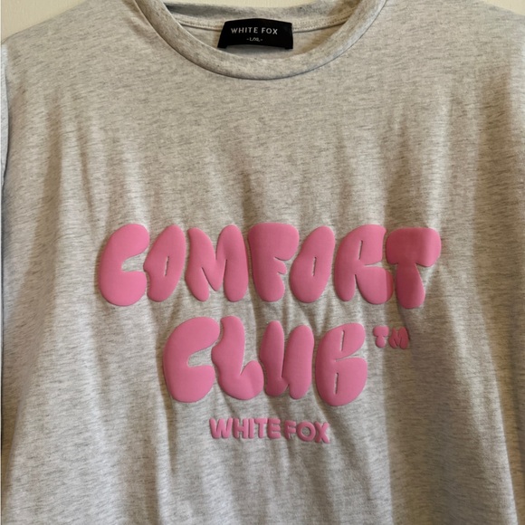White fox Comfort Club Graphic Tee - Picture 2 of 2